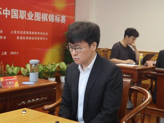 他掀开裙子舌头进去69式