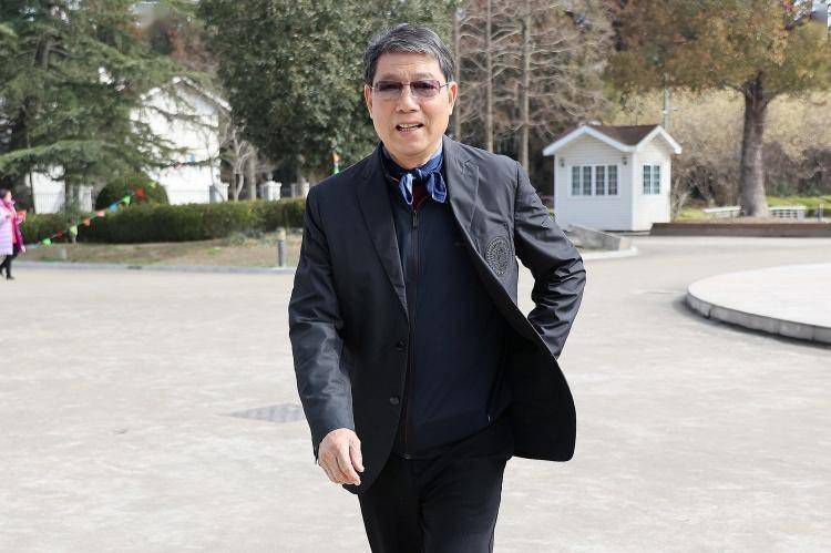 成年人免费观**